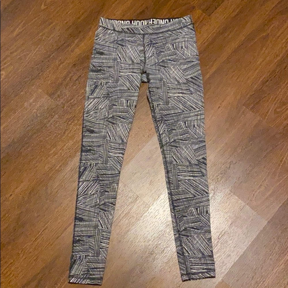Under armour leggings with pattern. Size Medium